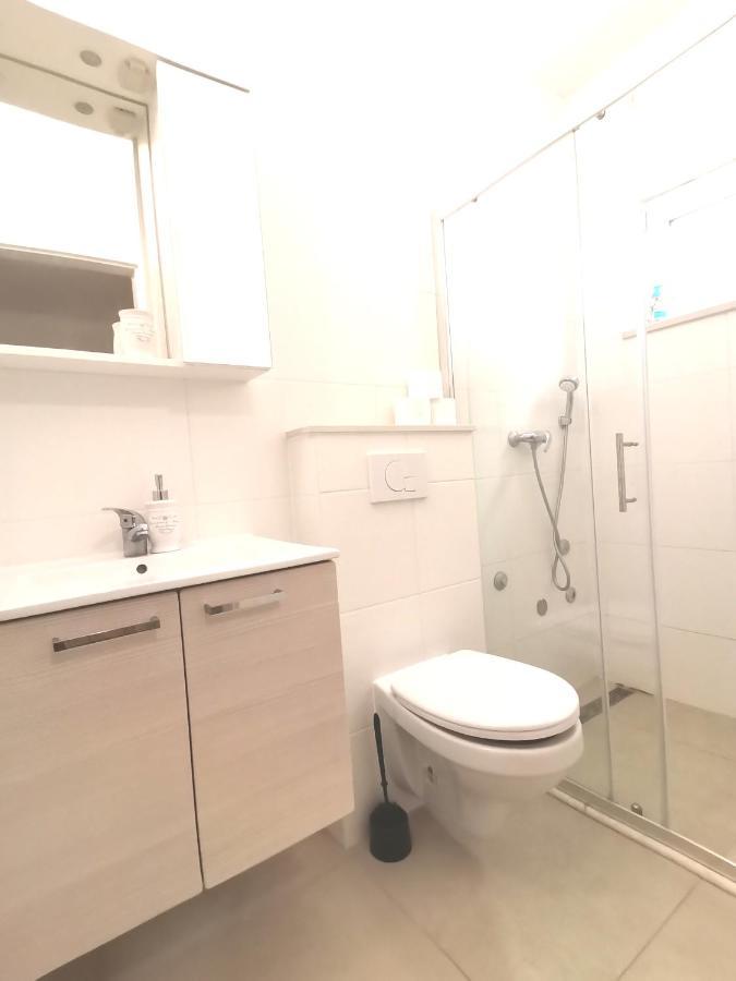 Superior Apt, 4 Rooms, 4 Bathrooms Promajna Buitenkant foto